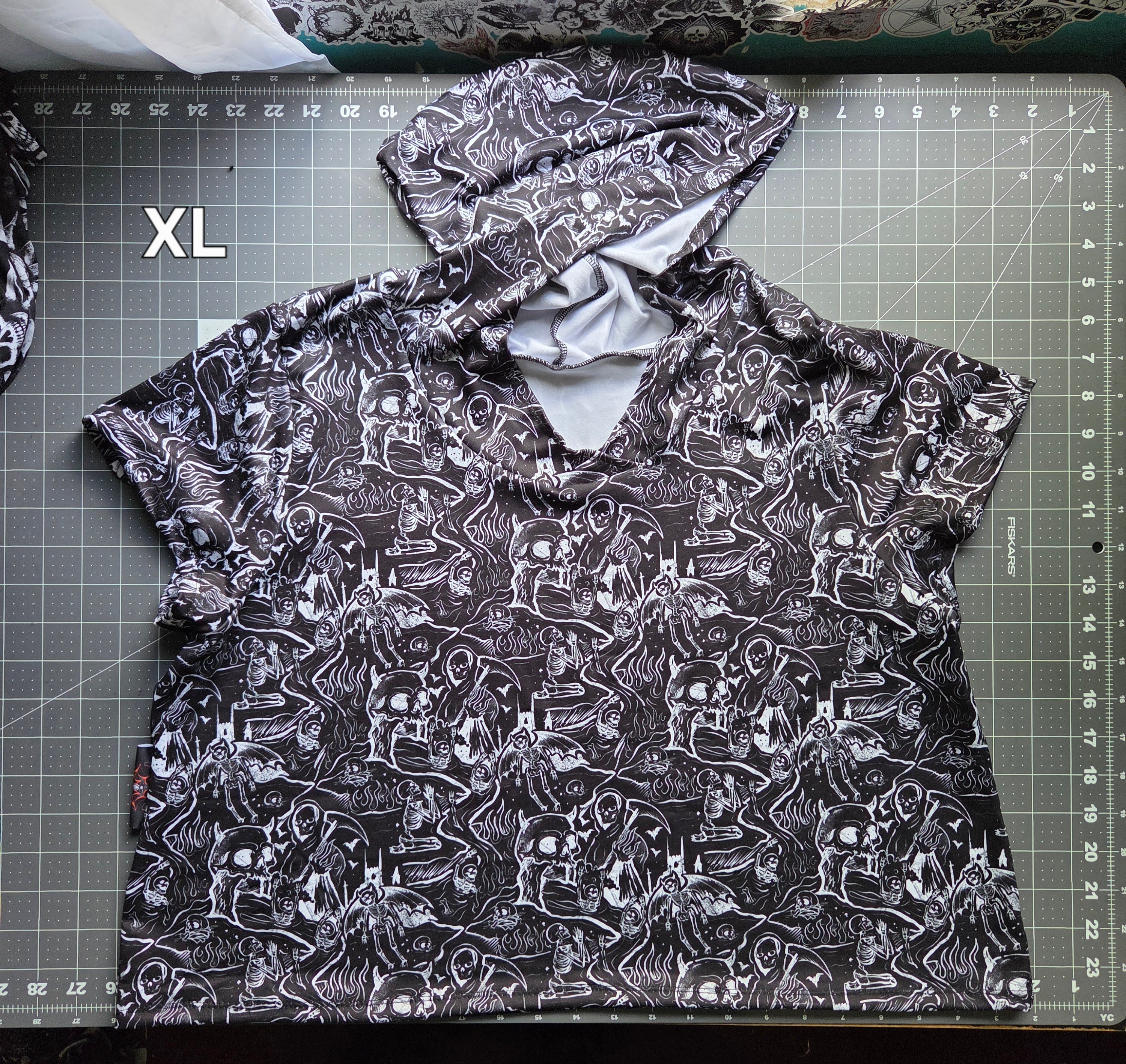 XL grunge crop top with hood