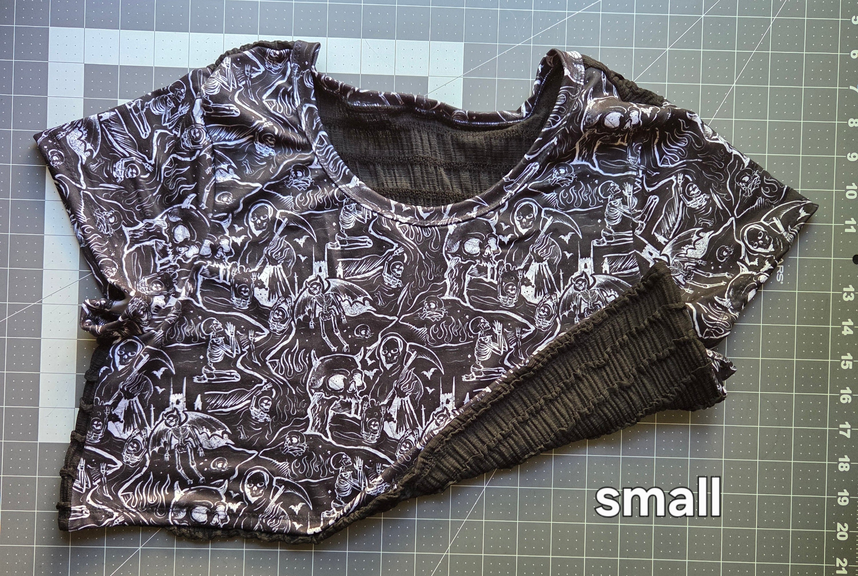 Small extra crop grunge top