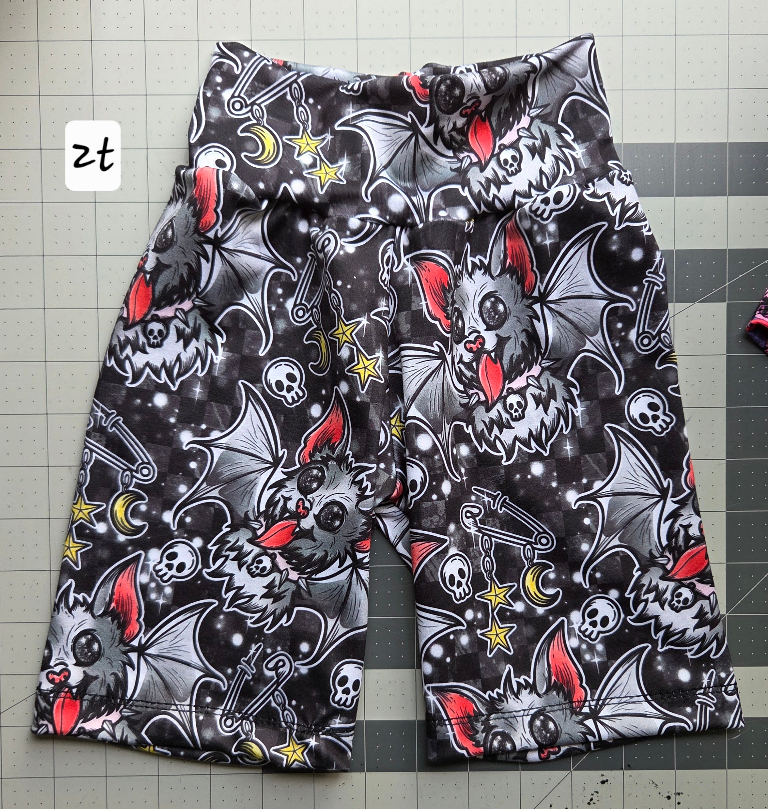 2t charm bats b-ball shorts